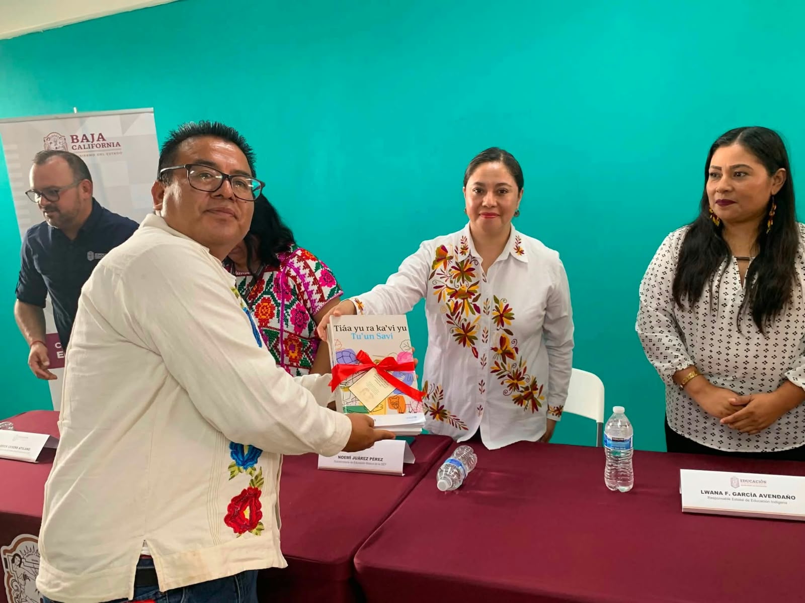 ENTREGA SECRETARÍA DE EDUCACIÓN EN SAN QUINTÍN LIBROS DE TEXTO EN LENGUAS INDÍGENAS